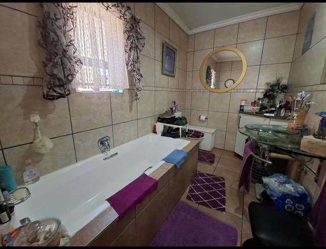 2 BEDROOM RETIREMENT UNIT FOR SALE IN THREE RIVERS